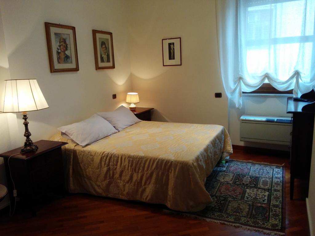 Napoli Porta Di Mare Acomodação com café da manhã Quarto foto